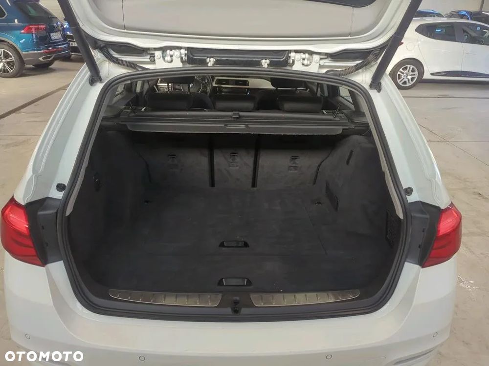 BMW Seria 3 318i - 13