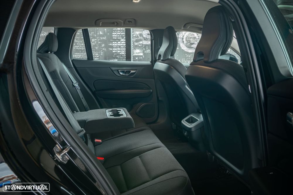 Volvo V60 2.0 B4 Essential Auto - 17