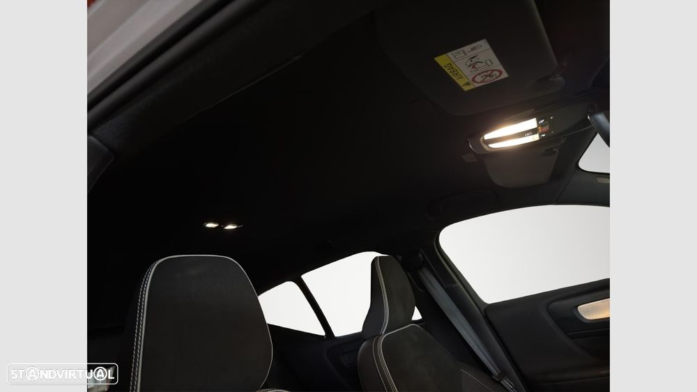 Volvo XC 40 2.0 B3 Plus Dark - 16