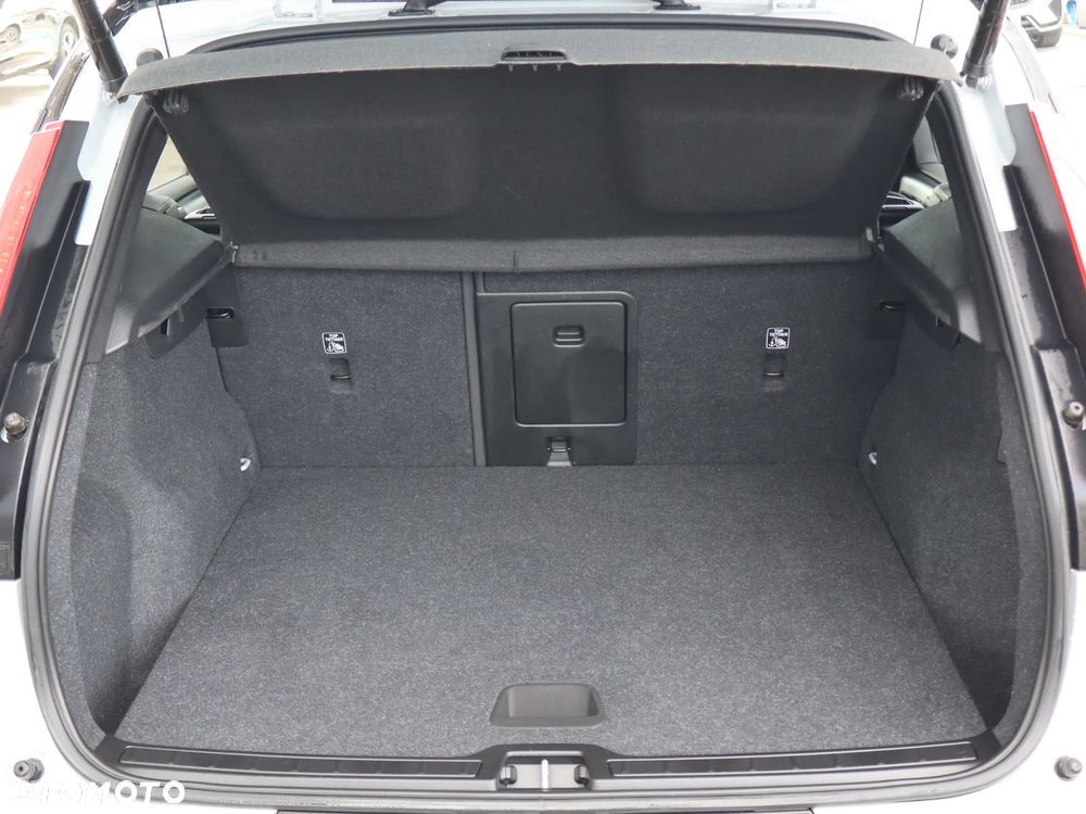 Volvo XC 40 T3 R-Design - 17