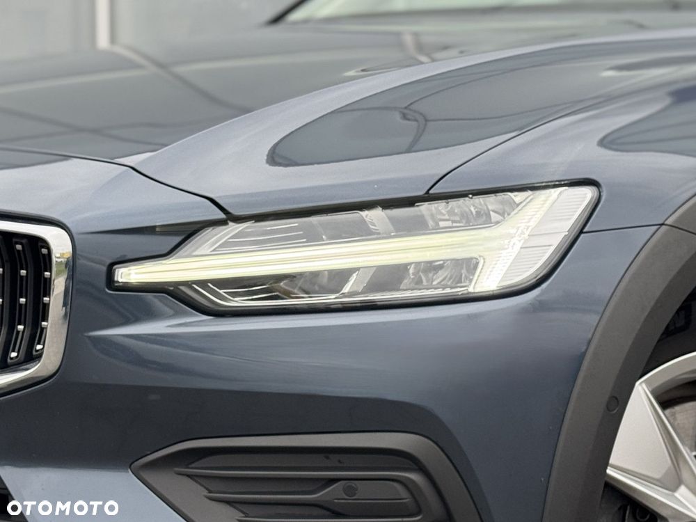Volvo V60 Cross Country - 36