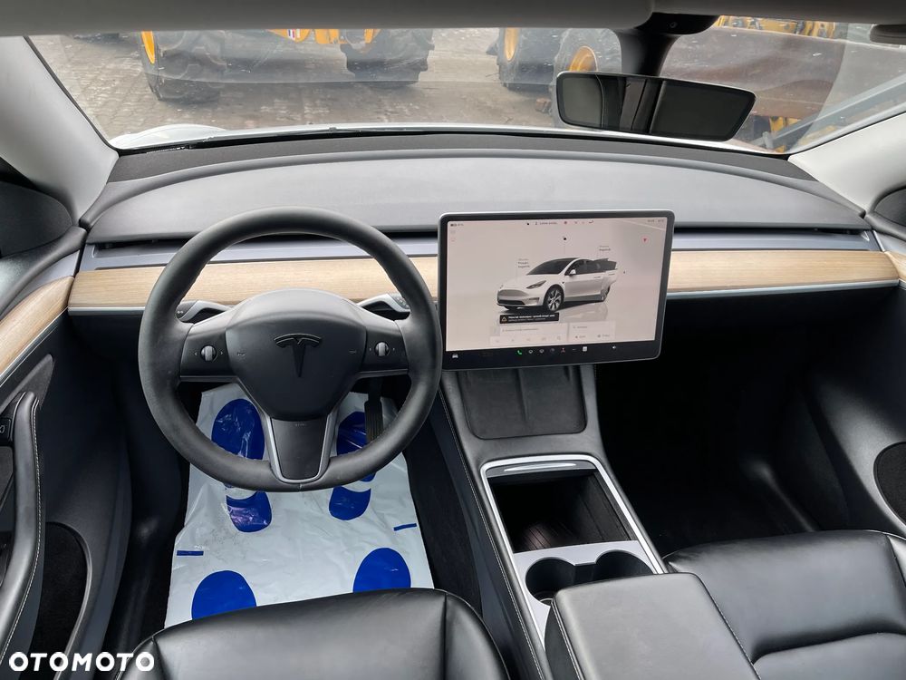Tesla Model Y Long Range Dual Motor AWD - 8