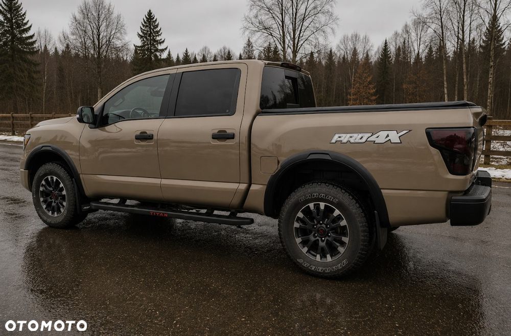 Nissan Titan - 5