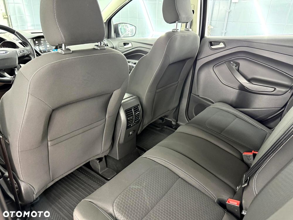 Ford Kuga 1.5 EcoBoost 2x4 Titanium - 27