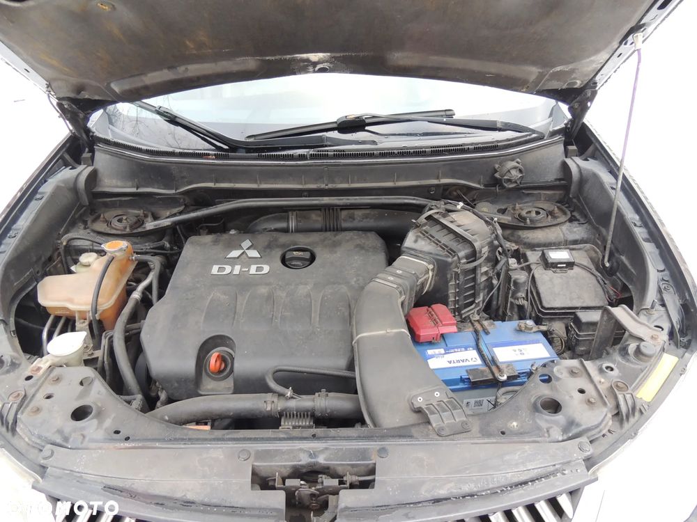 Mitsubishi Outlander 2.0 DID Instyle NAVI - 34