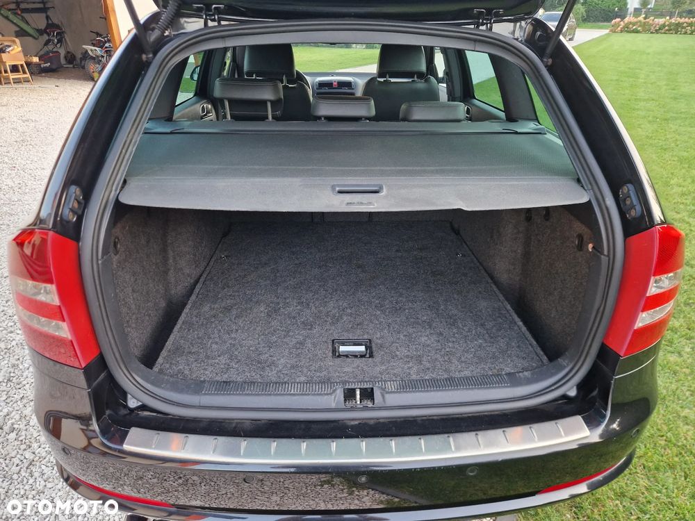 Skoda Octavia 2.0 TDI DPF DSG RS - 40
