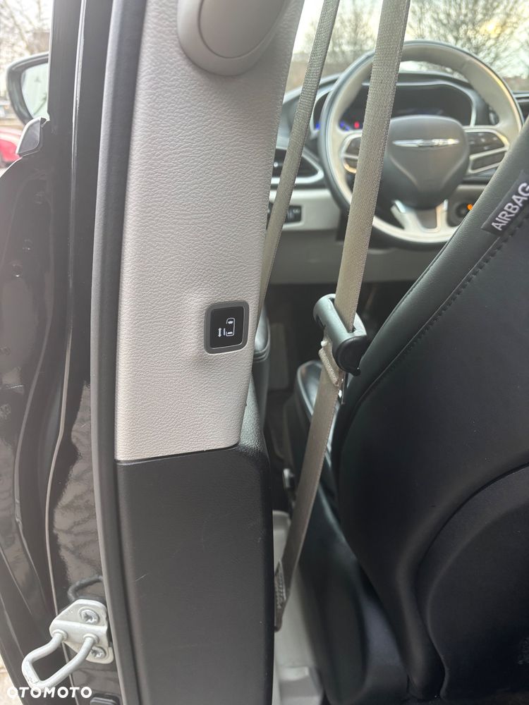 Chrysler Pacifica - 21