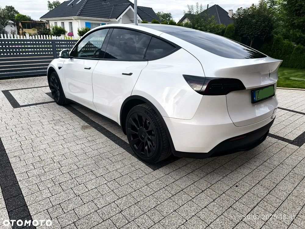 Tesla Y - 4