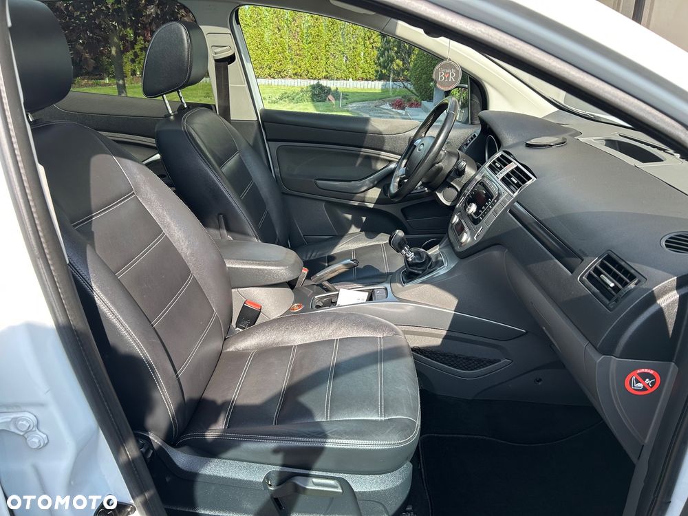 Ford Kuga 2.0 TDCi 2x4 Titanium - 22