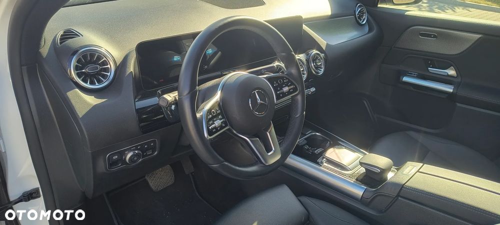 Mercedes-Benz GLA 250 4Matic 8G-DCT - 5