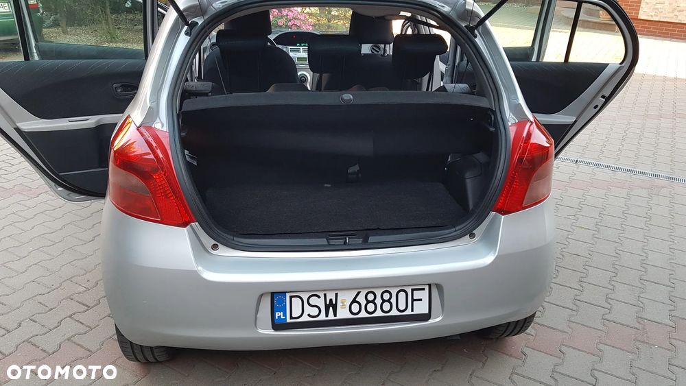 Toyota Yaris 1.3 Luna Premium - 34
