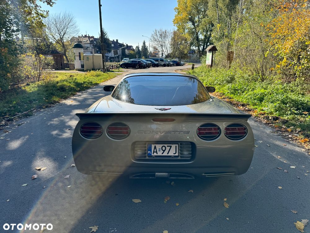 Chevrolet Corvette - 9
