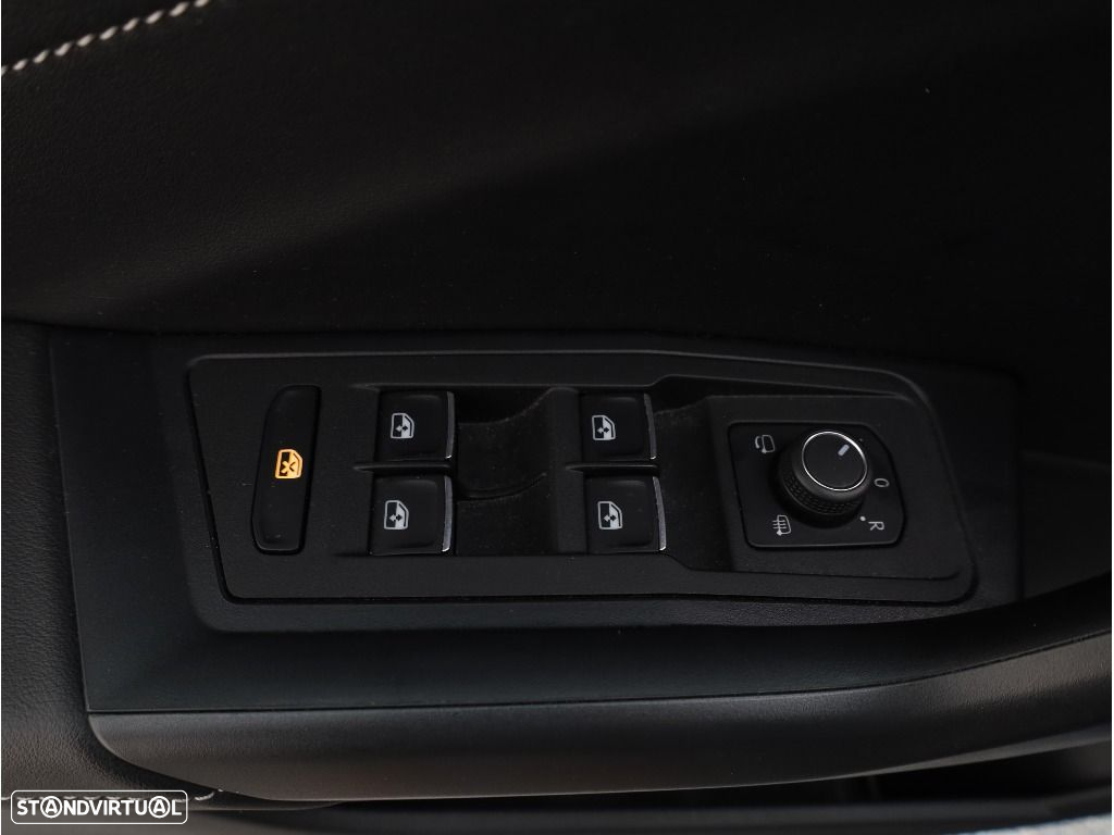 VW T-Roc 2.0 TDI R-Line DSG - 32