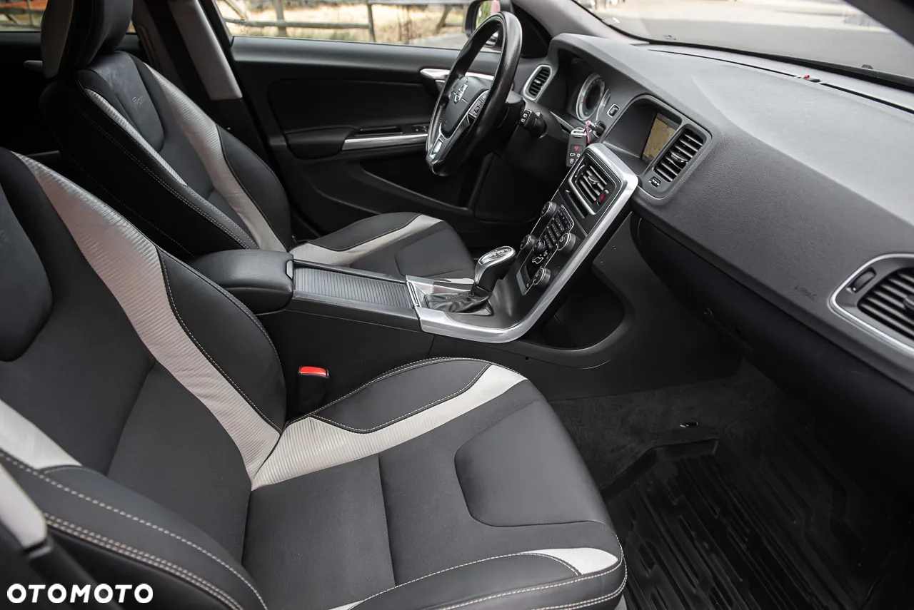 Volvo V60 T6 AWD Geartronic Edition - 28