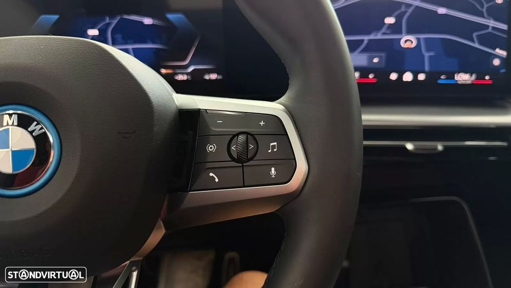 BMW iX1 eDrive20 Pack Desportivo M - 28