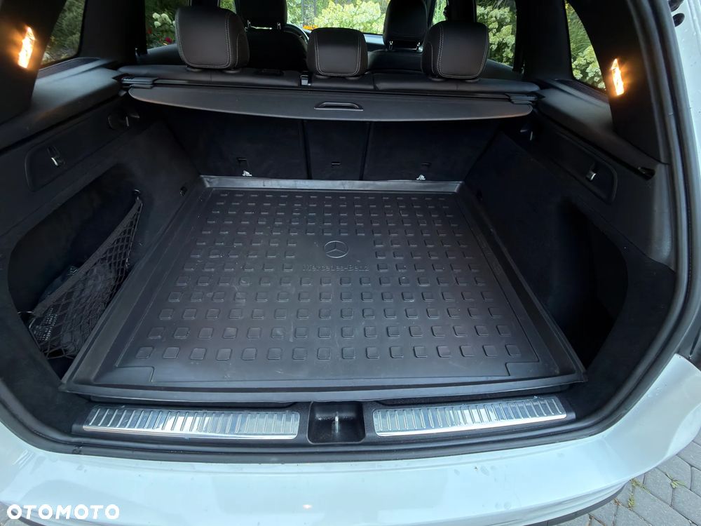 Mercedes-Benz GLC 250 4Matic 9G-TRONIC AMG Line - 32