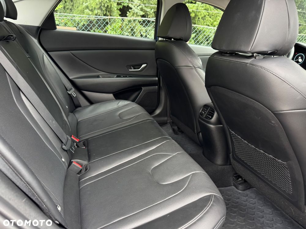 Hyundai Elantra 1.6 Executive CVT - 22