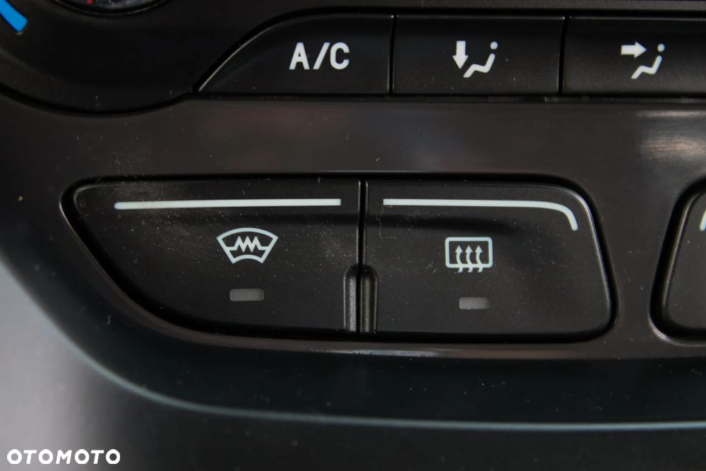 Ford Kuga 2.0 TDCi FWD Titanium - 34