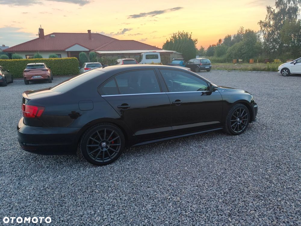 Volkswagen Jetta - 5
