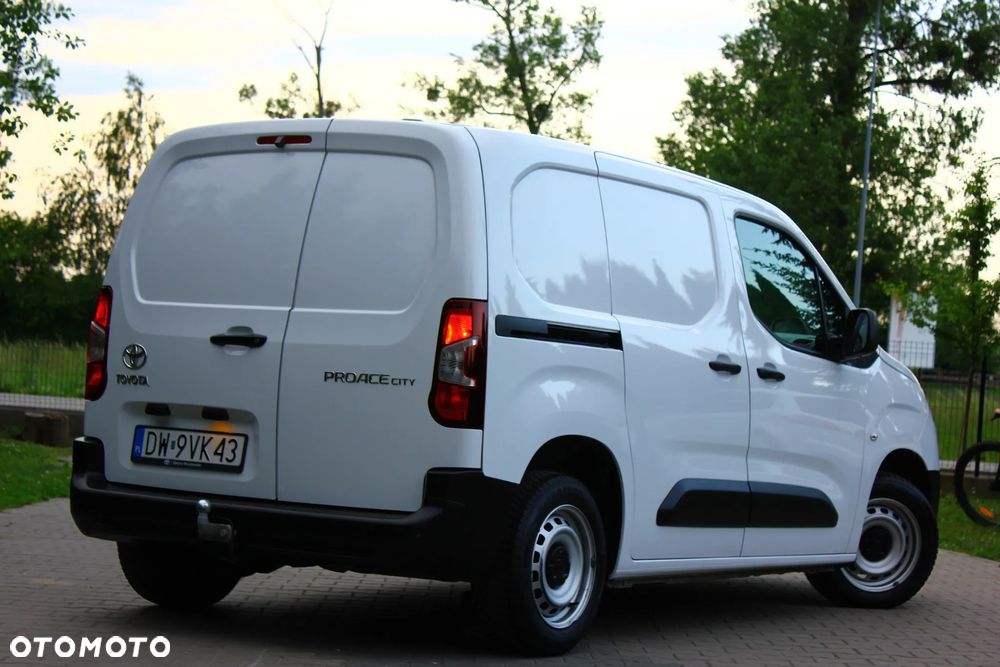Toyota PROACE CITY BLASZAK 2 OSOBOWY 1.2 D-4T BENZYNA 110KM PEWNE AUTO FV23% - 9