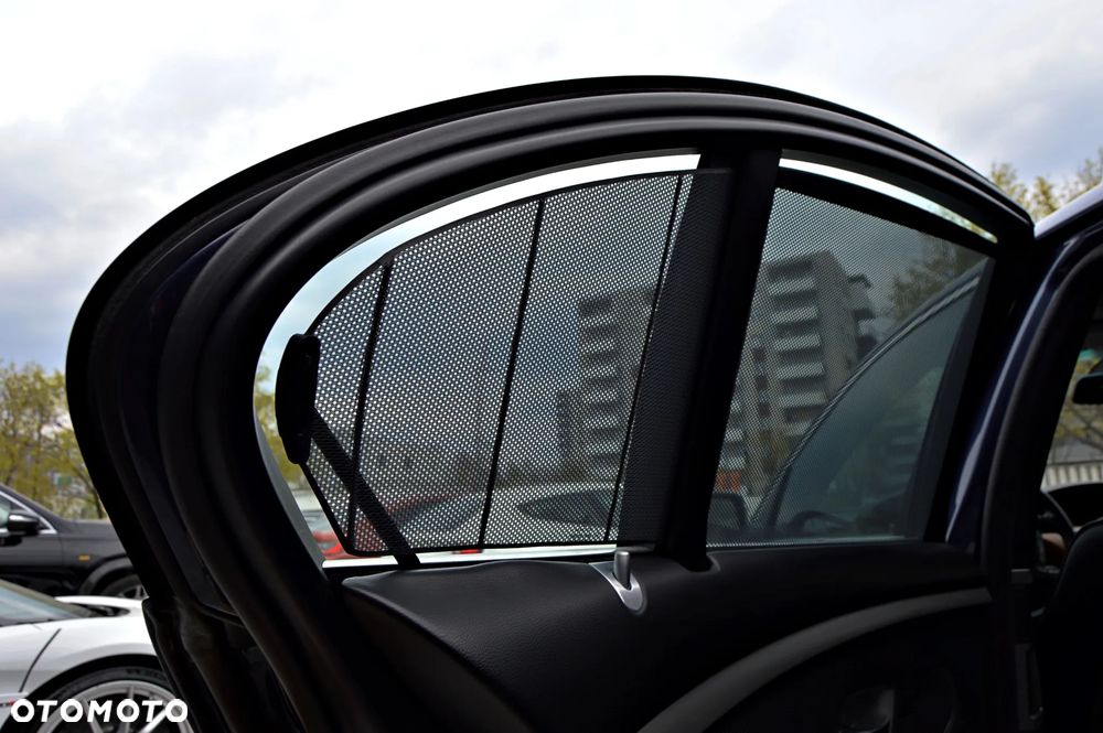 BMW Seria 7 745i - 25