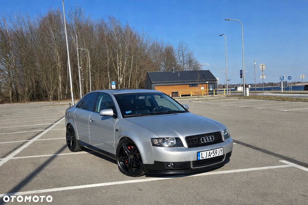 Audi A4 Limousine - 1