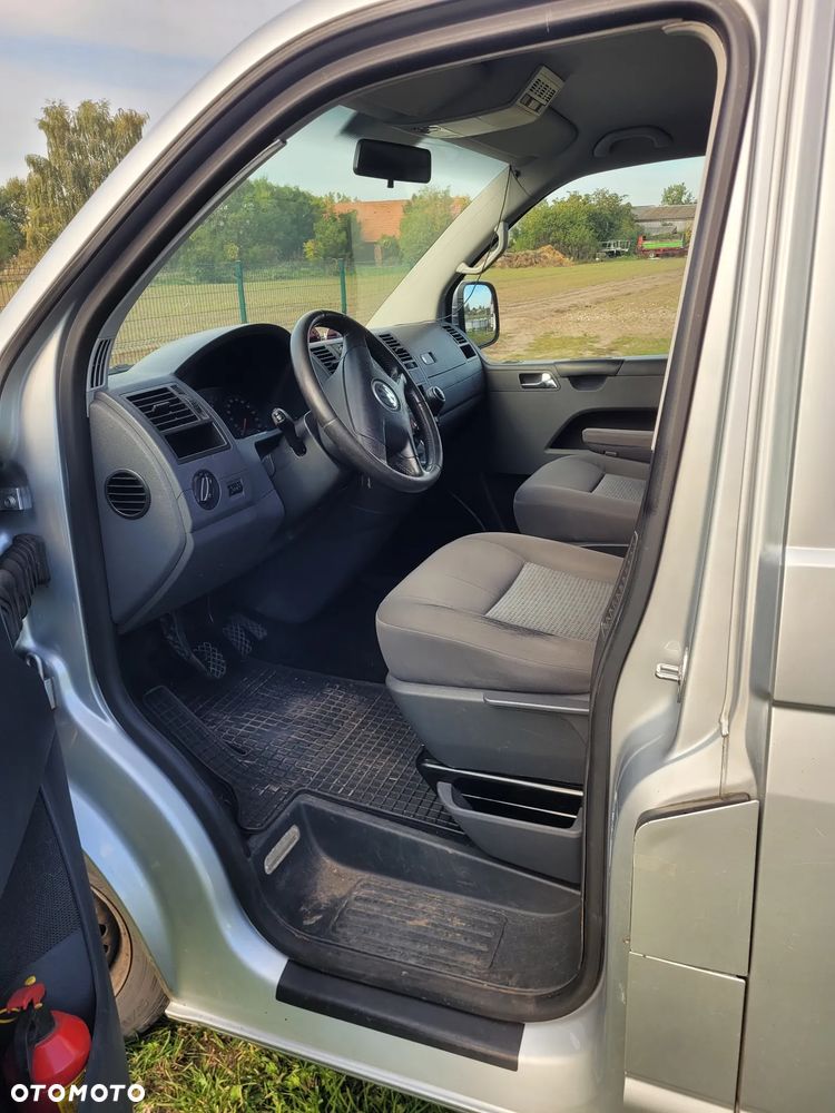 Volkswagen Caravelle - 13