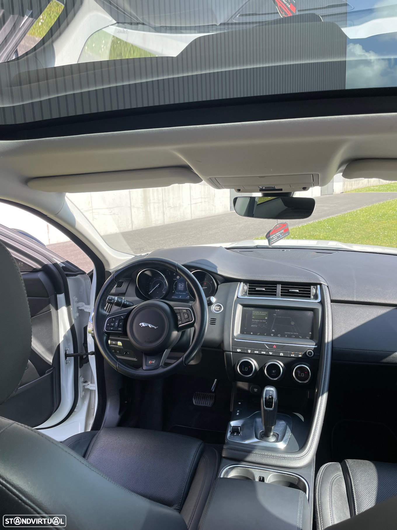 Jaguar E-Pace 2.0 i4D R-Dynamic S AWD Aut. - 13