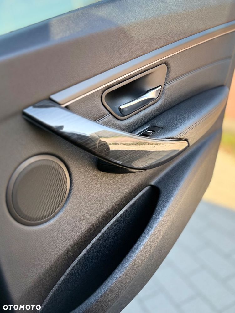 BMW Seria 3 318d xDrive Luxury Line - 11