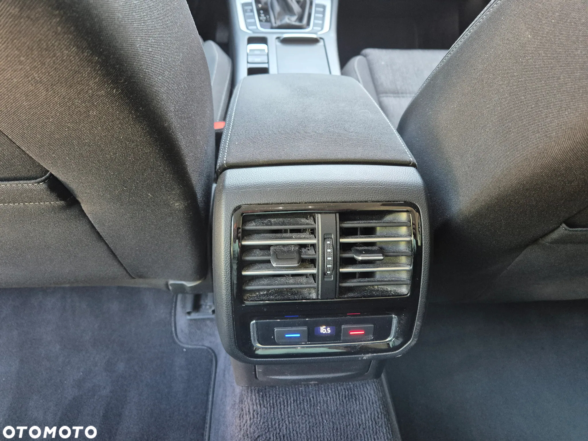 Volkswagen Passat - 9