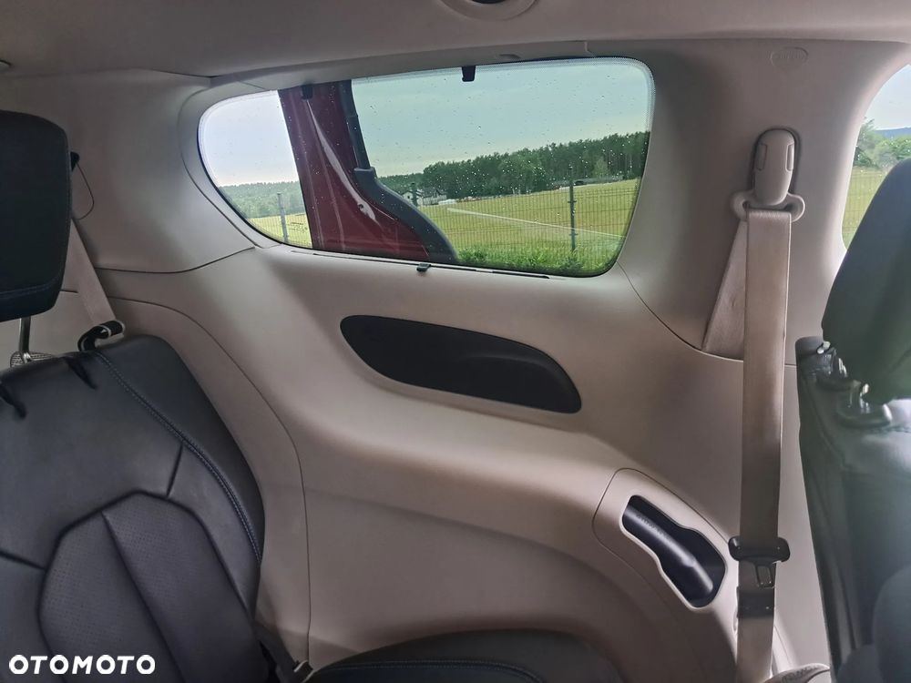 Chrysler Pacifica - 15