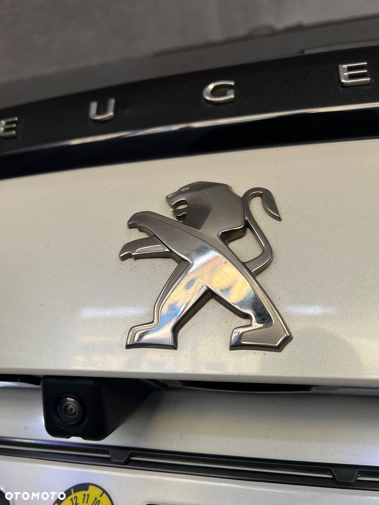 Peugeot 2008 PureTech 130 EAT8 GT - 12
