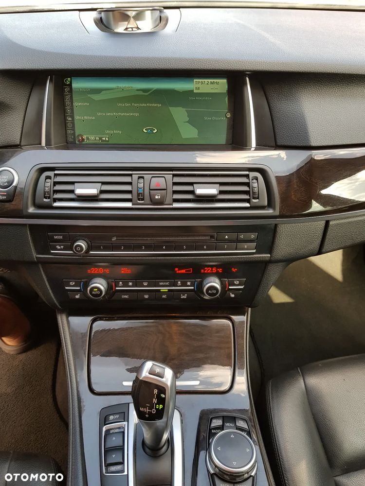 BMW Seria 5 525d Sport-Aut Luxury Line - 34