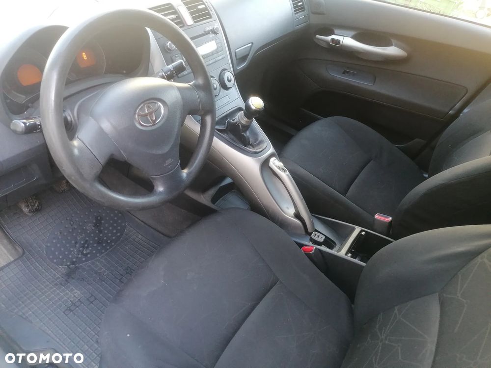 Toyota Auris - 12