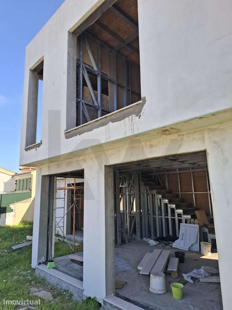Lote de terreno com projecto de construção em curso | Moradia T3 isola - Grande imagem: 3/32
