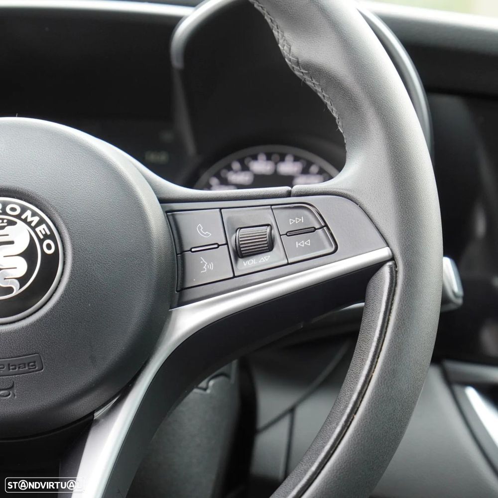 Alfa Romeo Giulia 2.2 D AT8 - 24