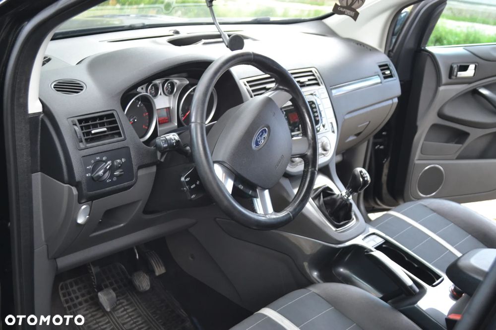 Ford Kuga 2.0 TDCi 2x4 Titanium - 25