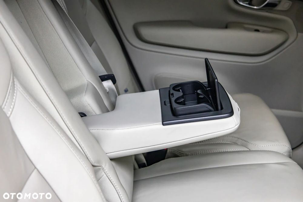 Volvo XC 90 B5 D AWD Inscription - 32
