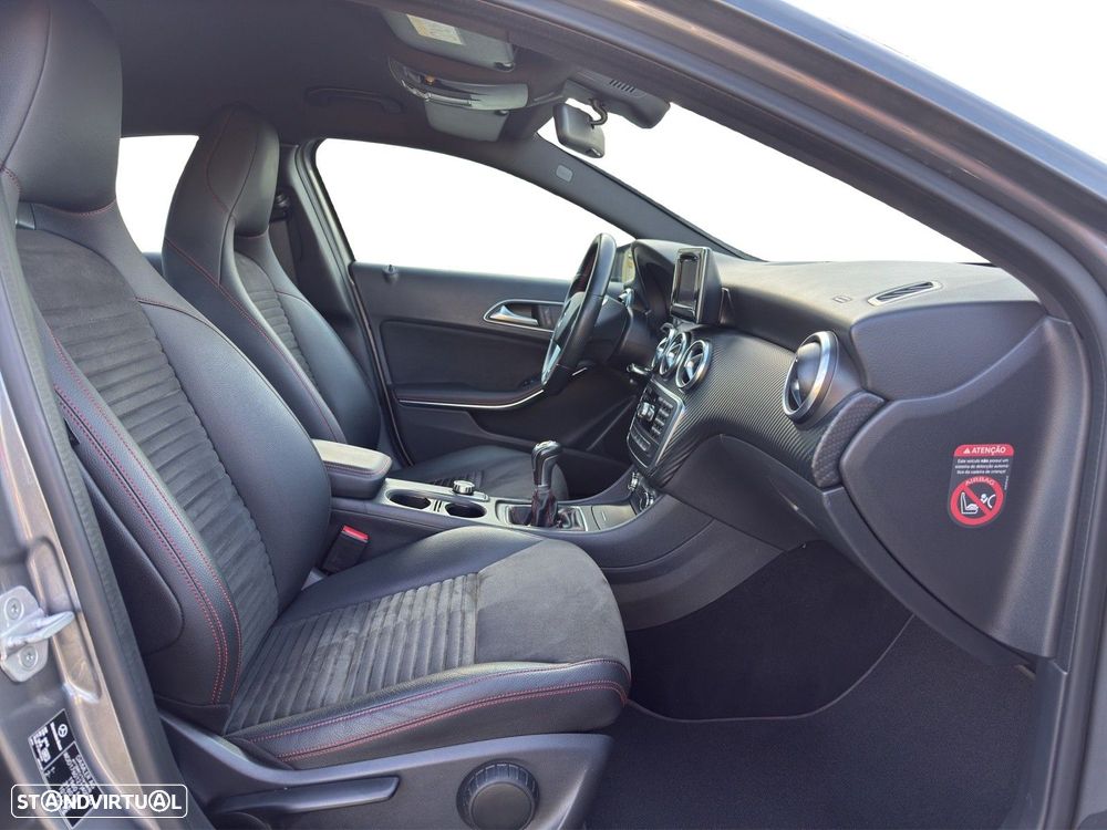 Mercedes-Benz A 180 d AMG Line - 16