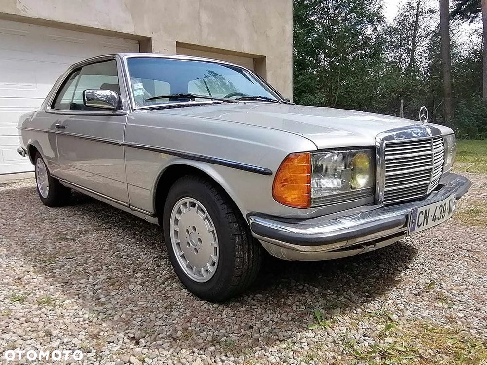 Mercedes-Benz W123 - 32