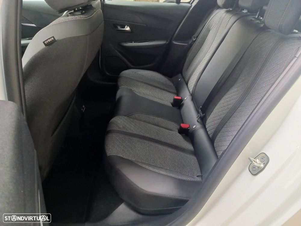 Peugeot 208 1.2 Hybrid Allure e-DCS6 - 33