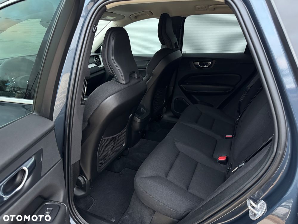 Volvo XC 60 B4 D Geartronic Momentum Pro - 24