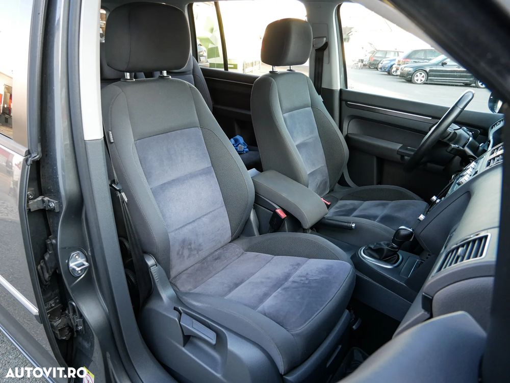 Volkswagen Touran - 23