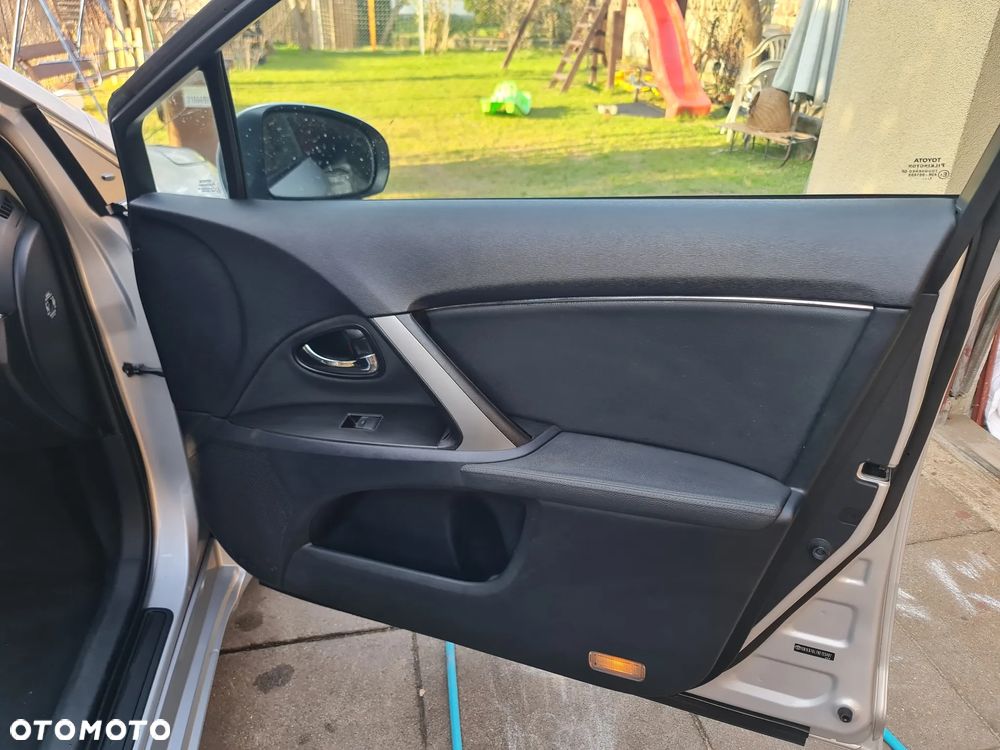 Toyota Avensis 2.0 D-4D Premium - 26
