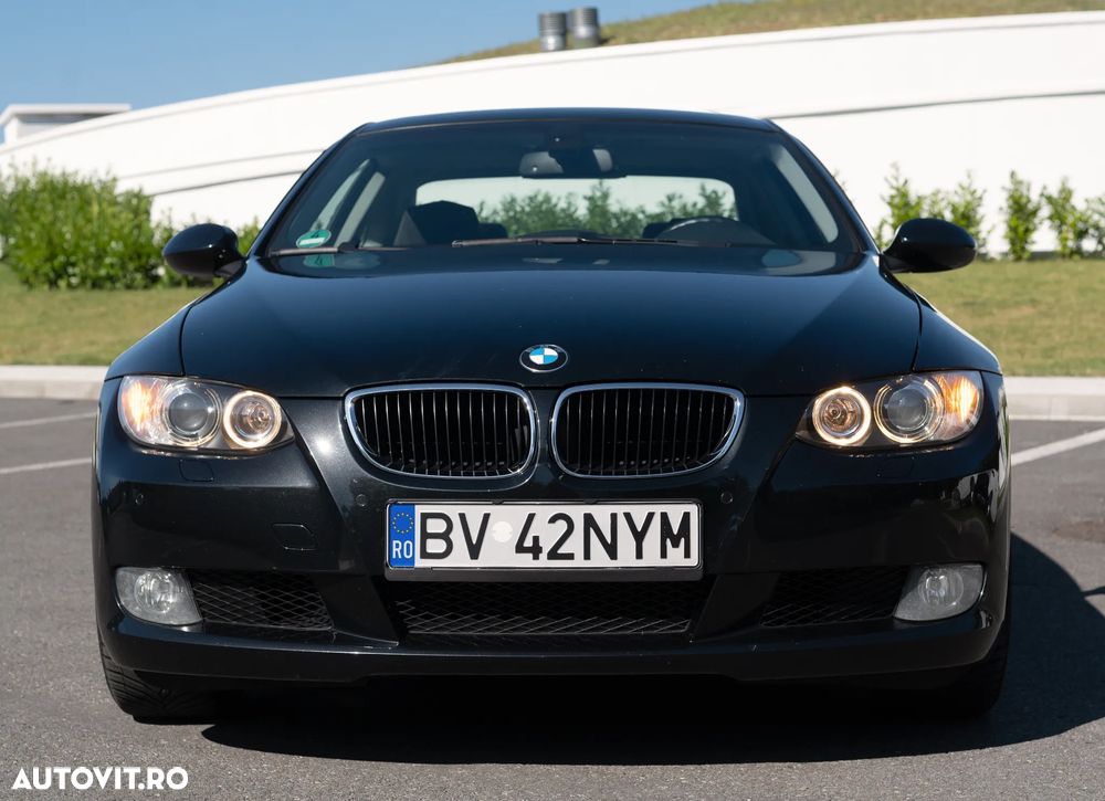 BMW Seria 3 320i Aut. - 24