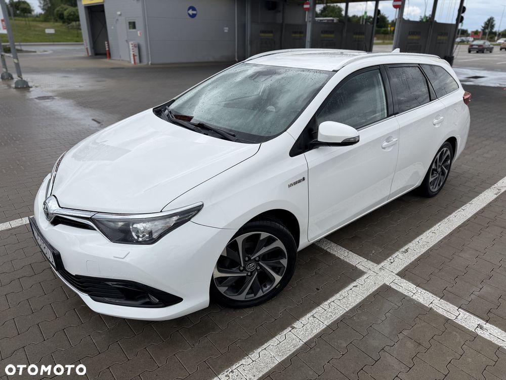 Toyota Auris 1.8 HSD Luna - 1
