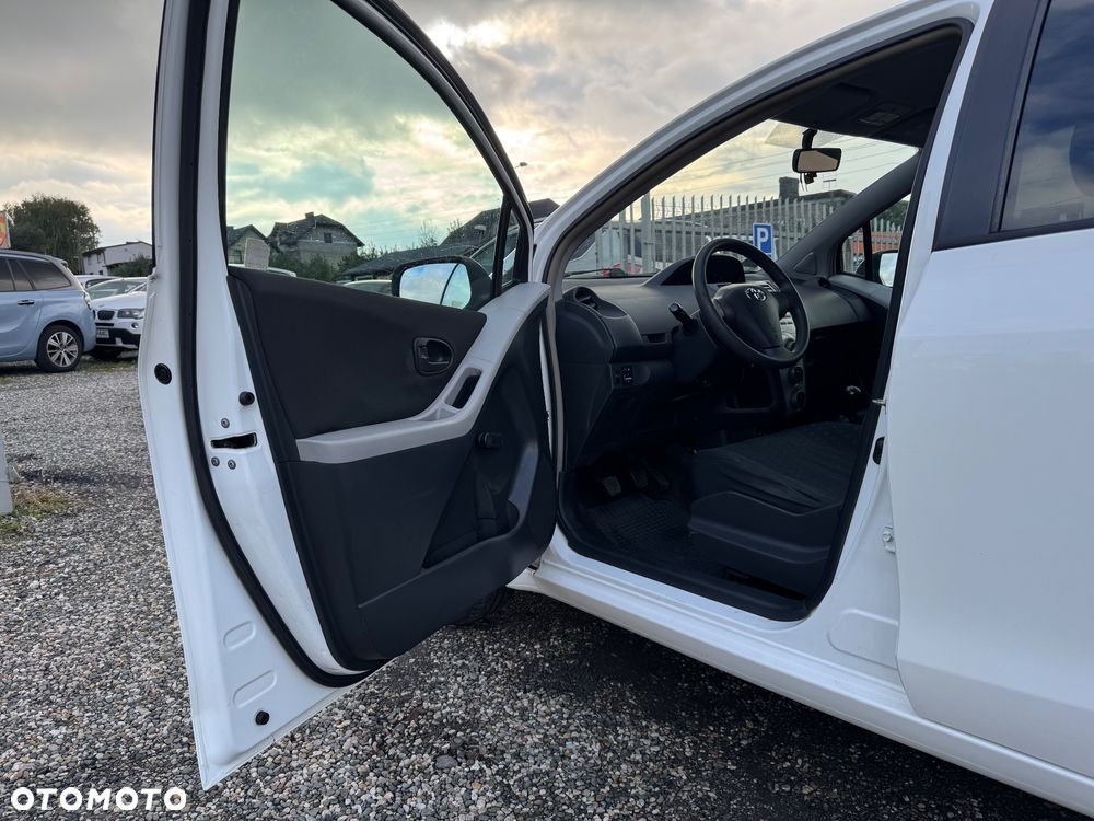 Toyota Yaris 1.0 Terra A/C - 10