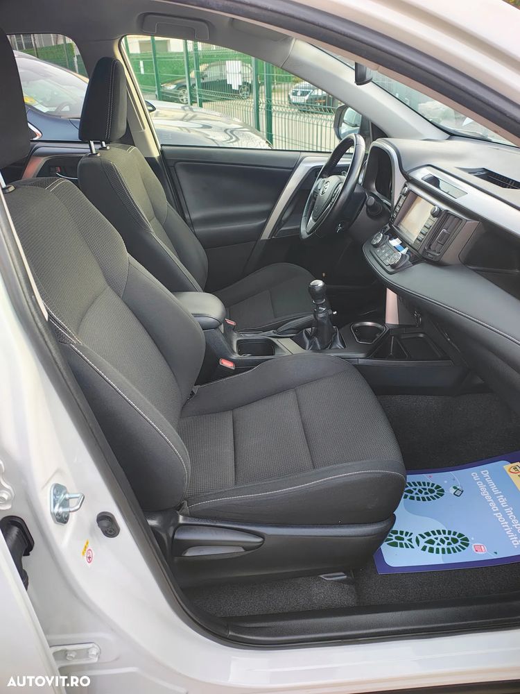 Toyota RAV4 2.0 D-4D 2WD Executive - 14