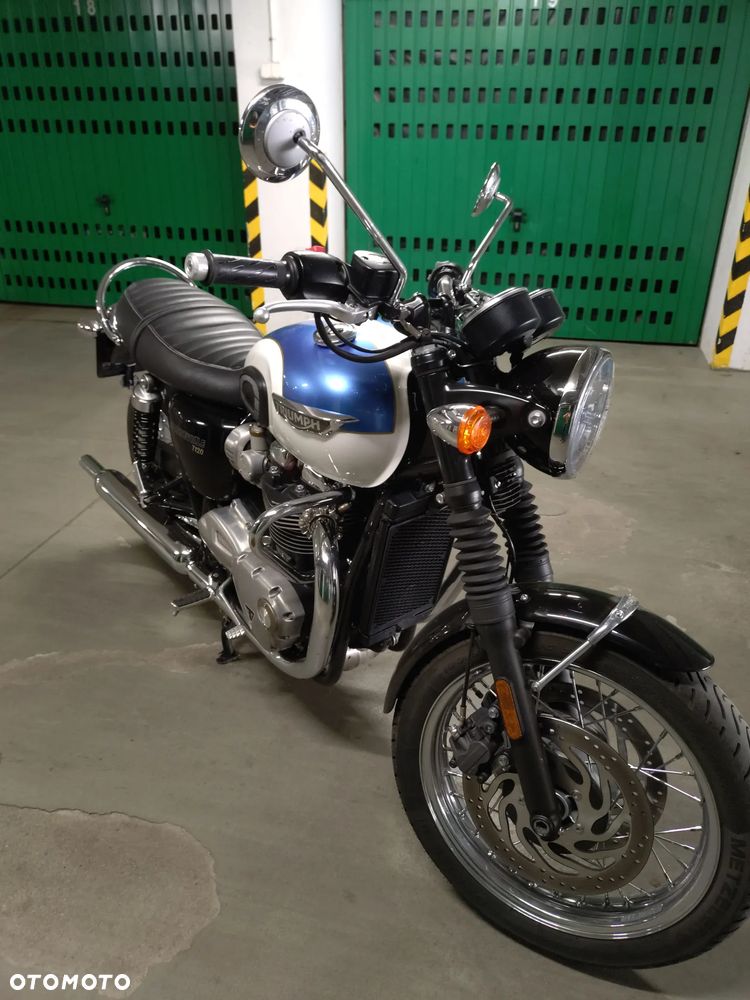 Triumph Bonneville - 14