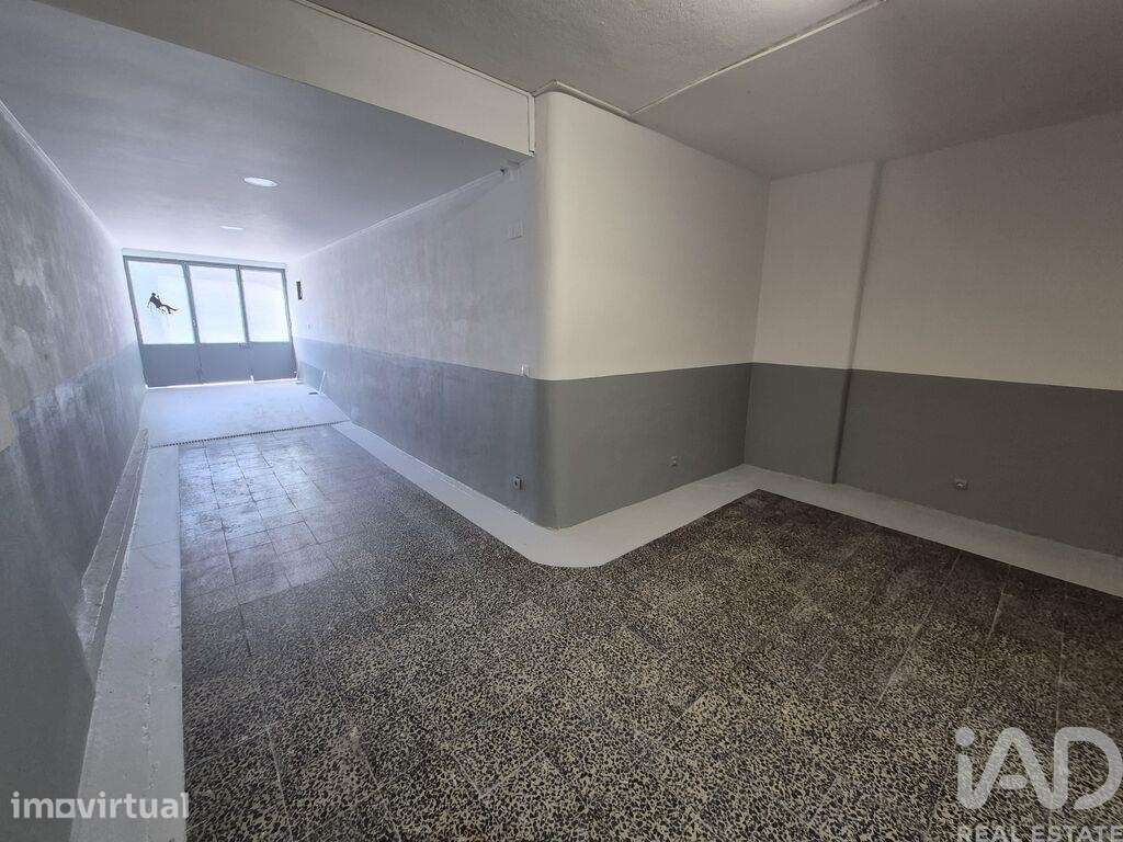 Prédio em Amora - Grande imagem: 5/10